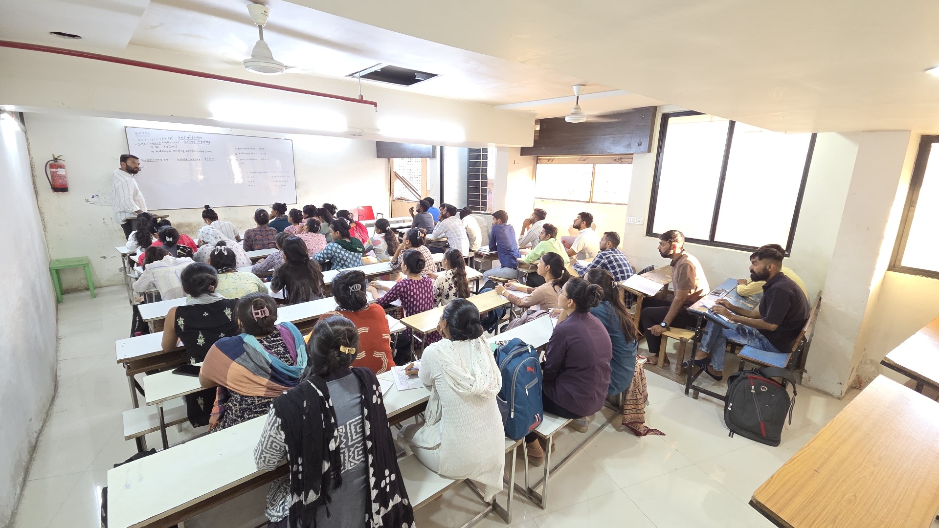 લેક્ચર · અનુભવી ફેકલ્ટી